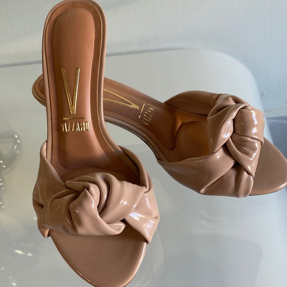 Vizzano Women's Elegant Tan Knotted Mules